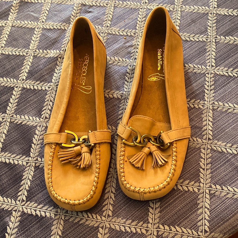Aerosols tasseled loafers. Size 7.5 Wide